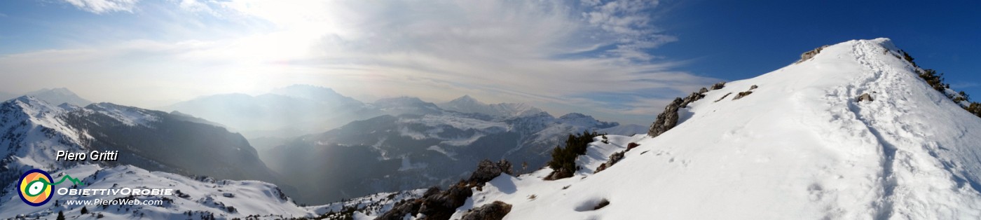 46 Sulla cresta sud-est innevata.jpg